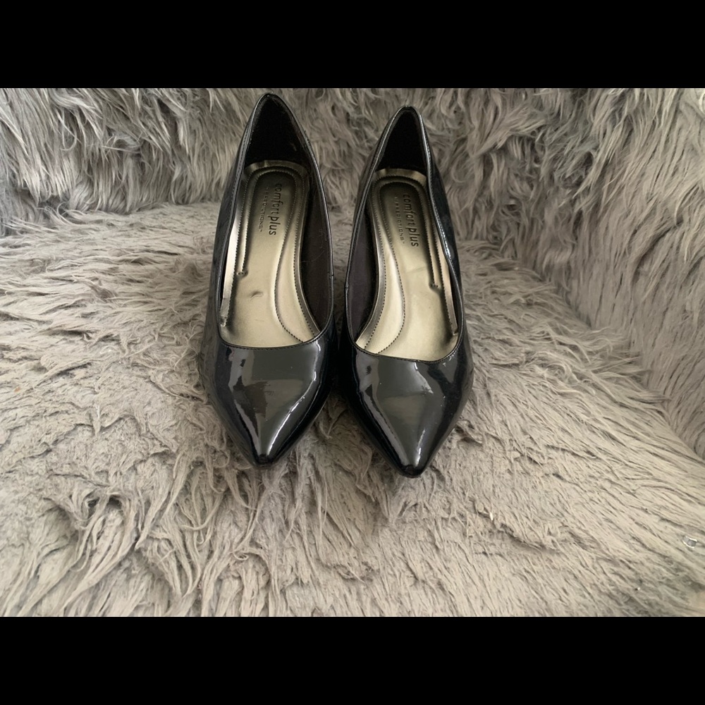 Pointed toe low heel faux leather shoes